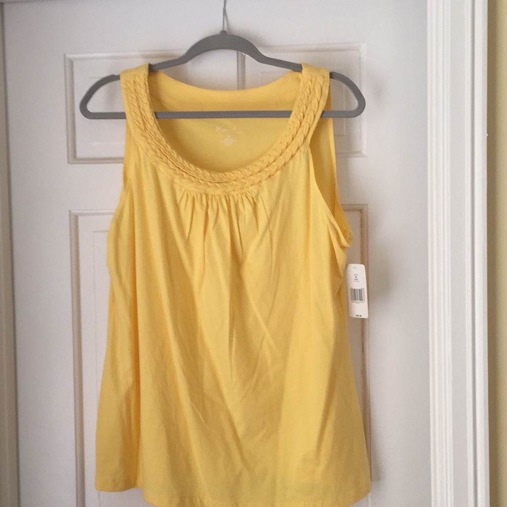 Sleeveless shirt